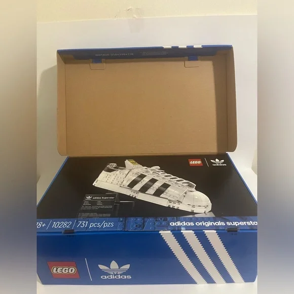 10282 Adidas Sneaker Lego Set-731 pieces- Discontinued - Picture 1 of 6